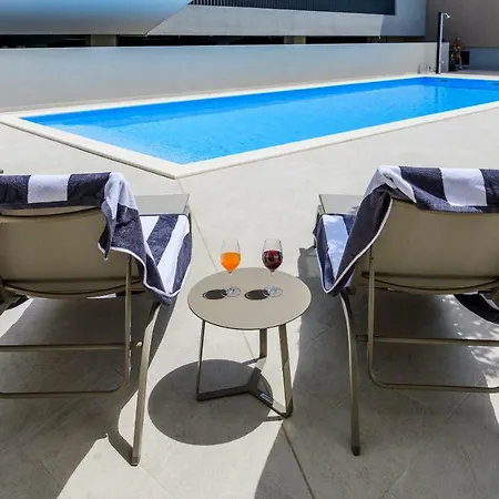 Luxury And 자다르